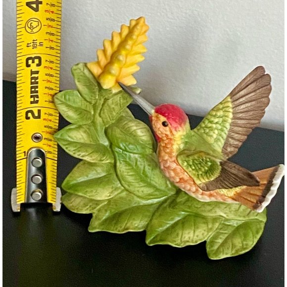 Allen's Bronson Collection, Hummingbird with Aphelandra Flower, looks so natural - Picture 16 of 16